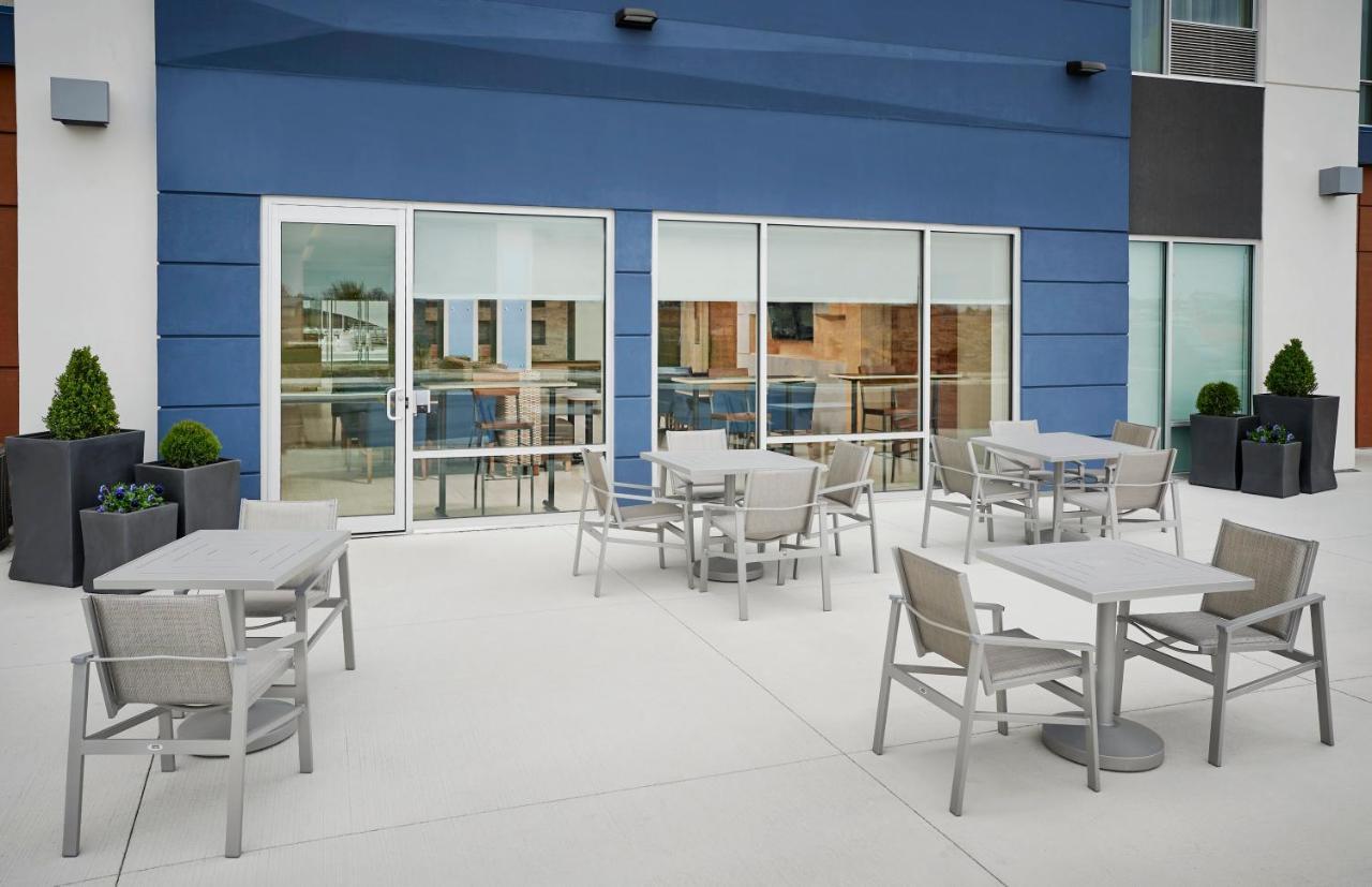 Holiday Inn Express & Suites Windsor East - Lakeshore By Ihg Tecumseh Extérieur photo