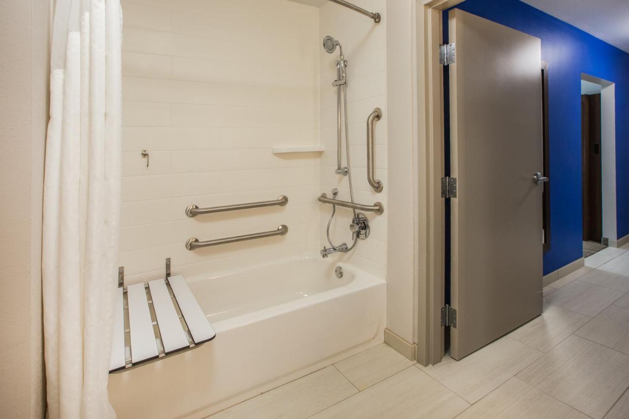 Holiday Inn Express & Suites Windsor East - Lakeshore By Ihg Tecumseh Extérieur photo
